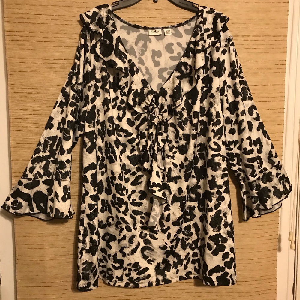 Black & White print blouse Size 18/20